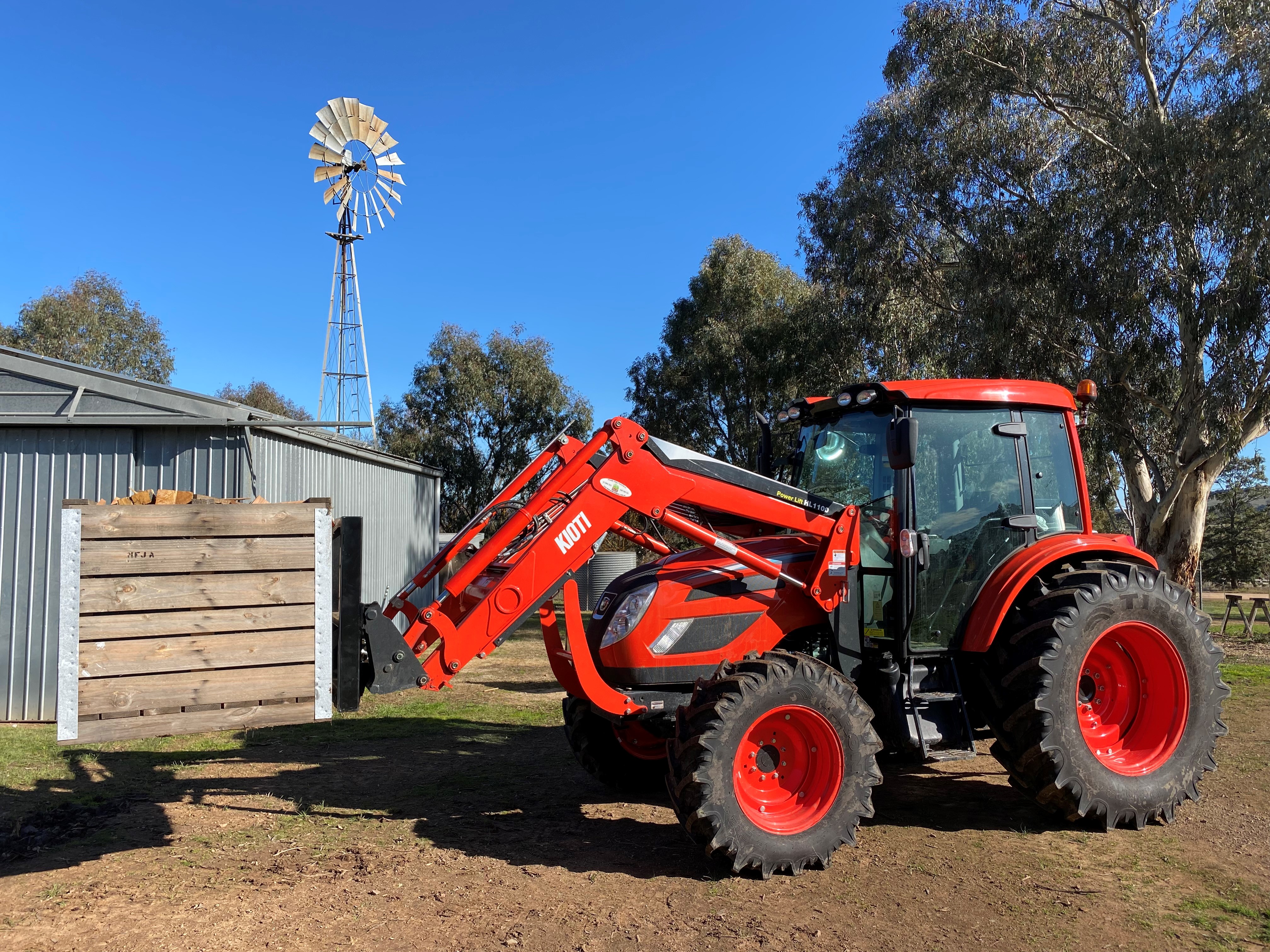 the-tractor-company-hay-forks